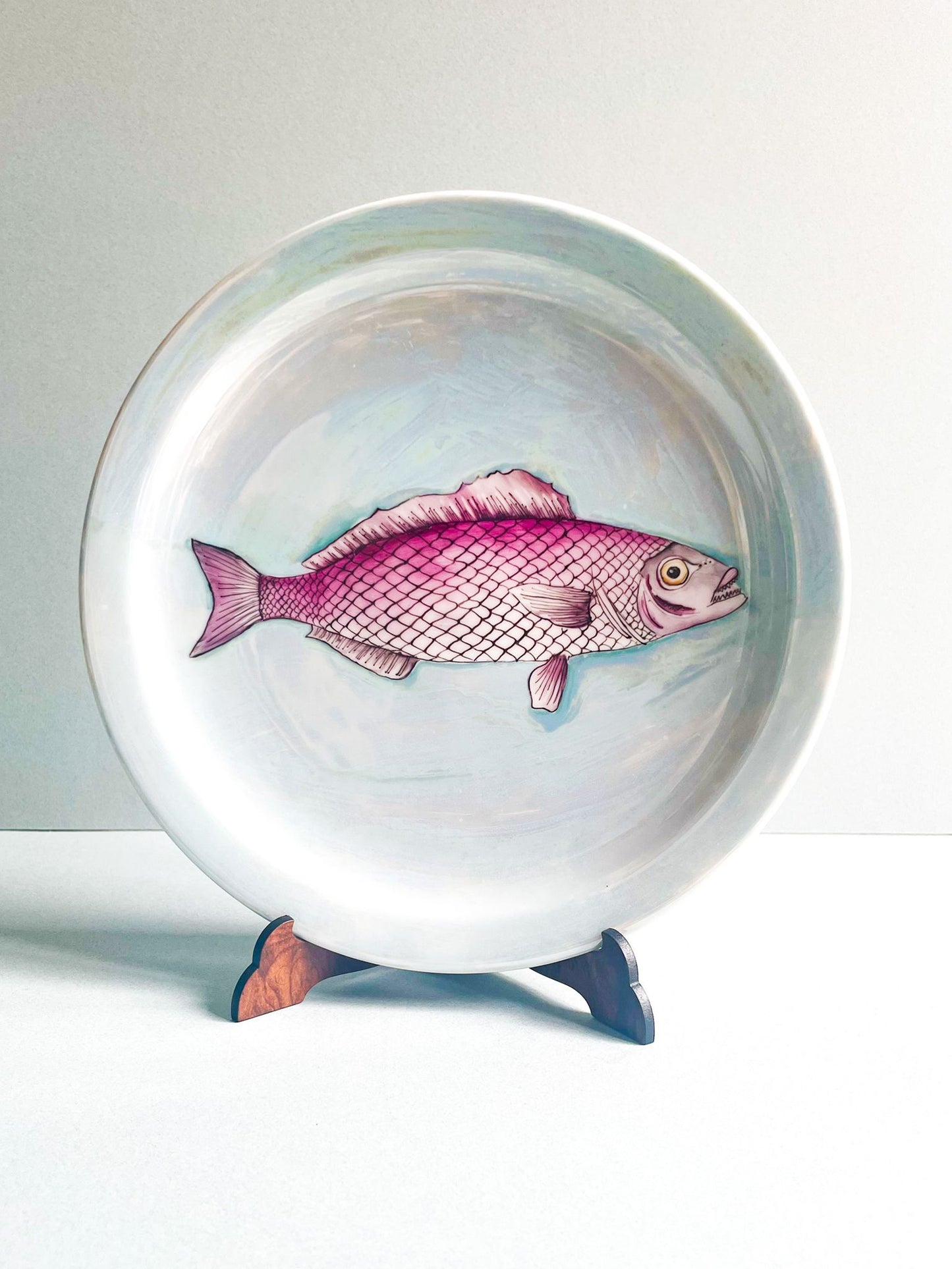 Decorative hand painted plate piatto porcellana Pesce colore porpora